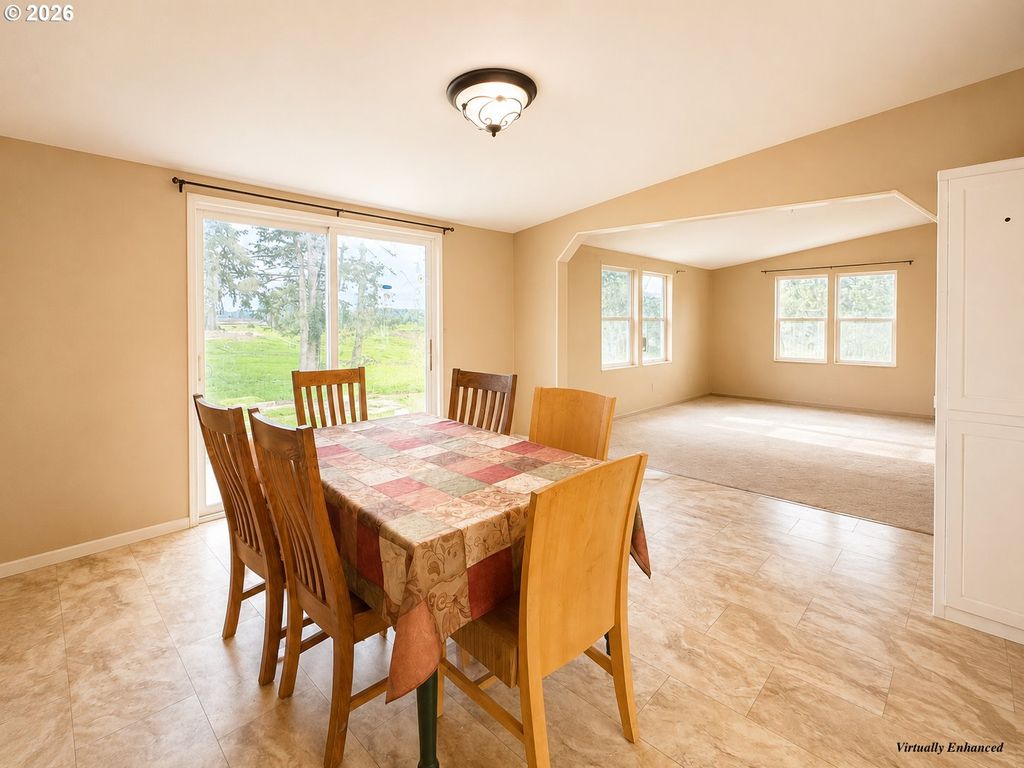 Image 5 of property listing at 4751 Ne HENRY CREEK Rd, Dayton, OR 97114