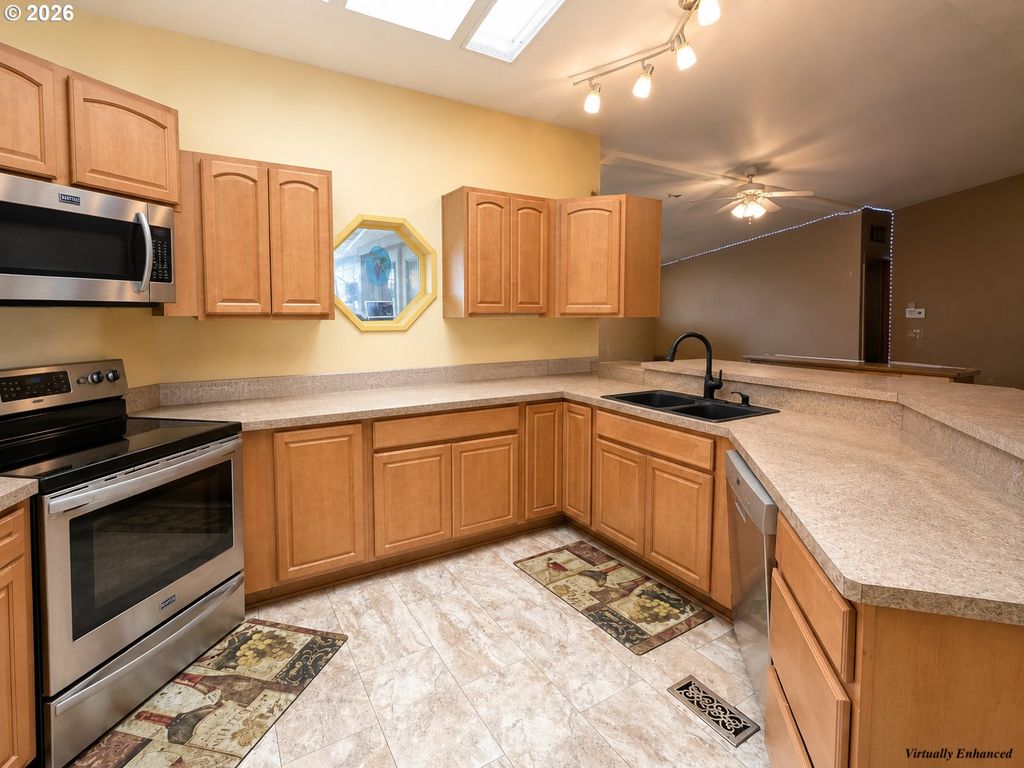 Image 6 of property listing at 4751 Ne HENRY CREEK Rd, Dayton, OR 97114