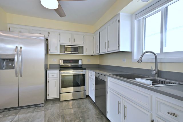6221 N Niagara Avenue 506, Chicago, IL 60631