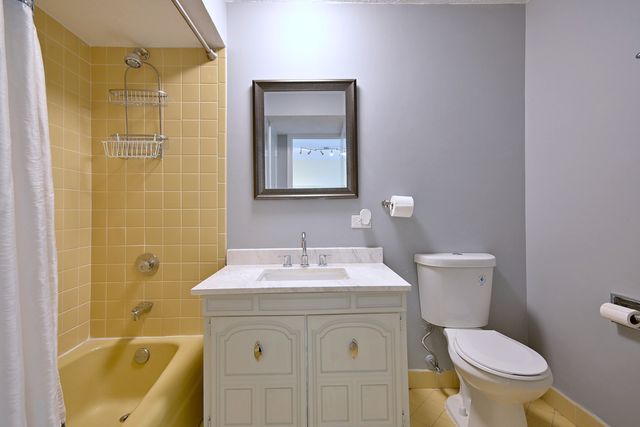 6221 N Niagara Avenue 506, Chicago, IL 60631