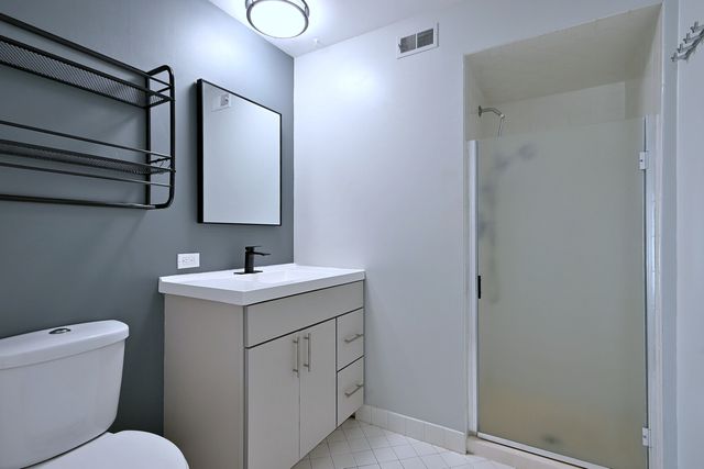 6221 N Niagara Avenue 506, Chicago, IL 60631