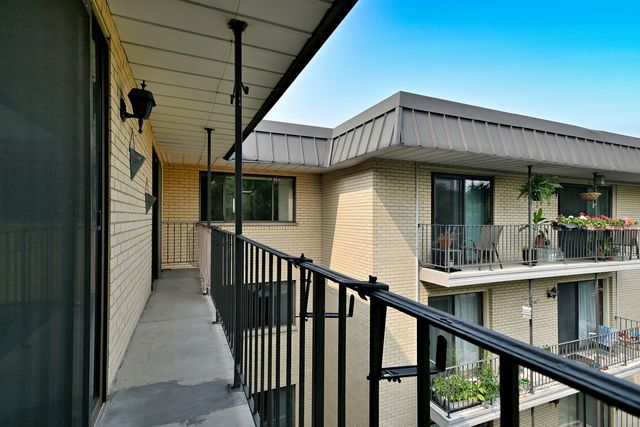 6221 N Niagara Avenue 506, Chicago, IL 60631
