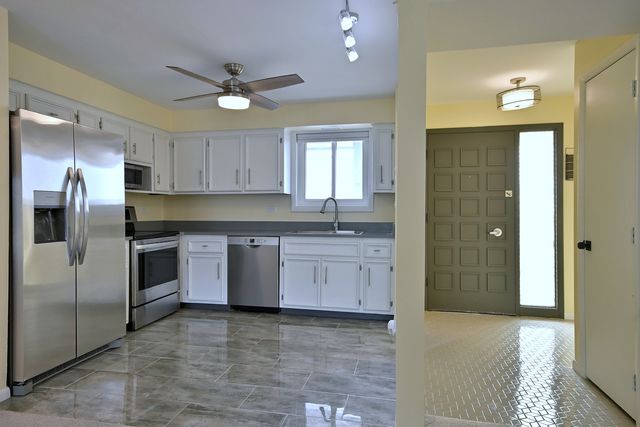 6221 N Niagara Avenue 506, Chicago, IL 60631