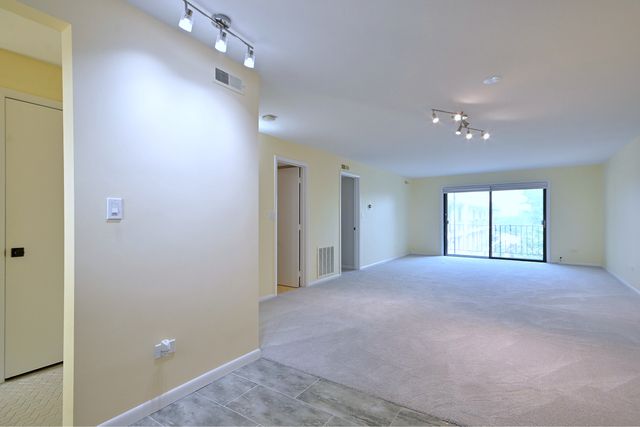 6221 N Niagara Avenue 506, Chicago, IL 60631