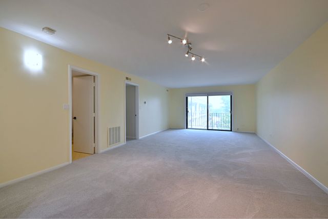 6221 N Niagara Avenue 506, Chicago, IL 60631