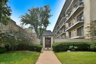6221 N Niagara Avenue 506, Chicago, IL 60631