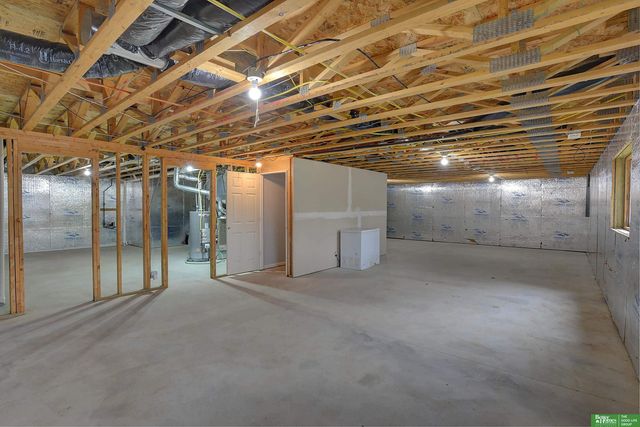 2209 S Mineral Drive, Papillion, NE 68046