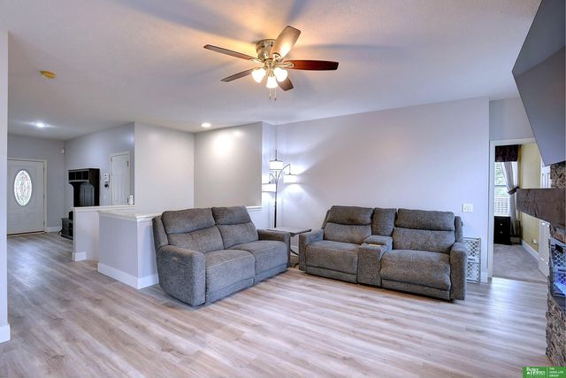 2209 S Mineral Drive, Papillion, NE 68046