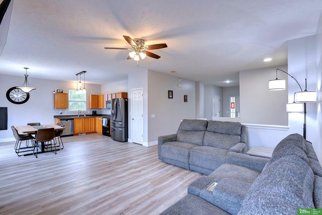 2209 S Mineral Drive, Papillion, NE 68046