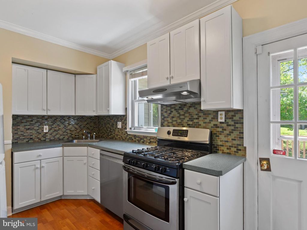 Image 19 of property listing at 2955 EDGEWOOD AVE, Parkville, MD 21234