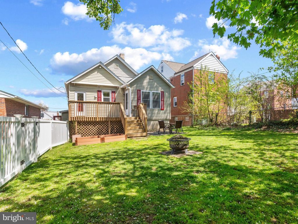 Image 28 of property listing at 2955 EDGEWOOD AVE, Parkville, MD 21234