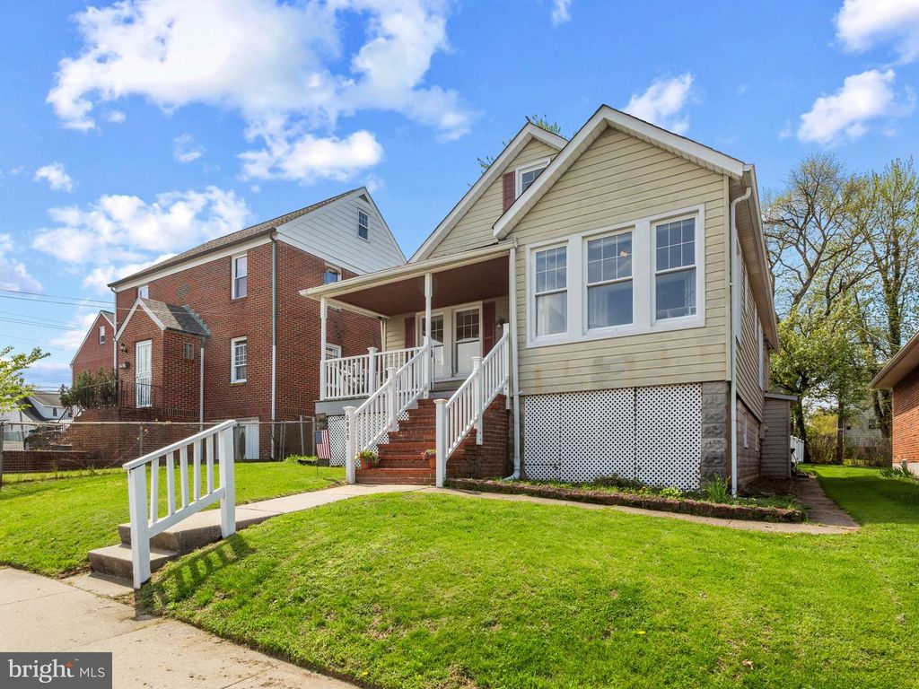 Image 3 of property listing at 2955 EDGEWOOD AVE, Parkville, MD 21234