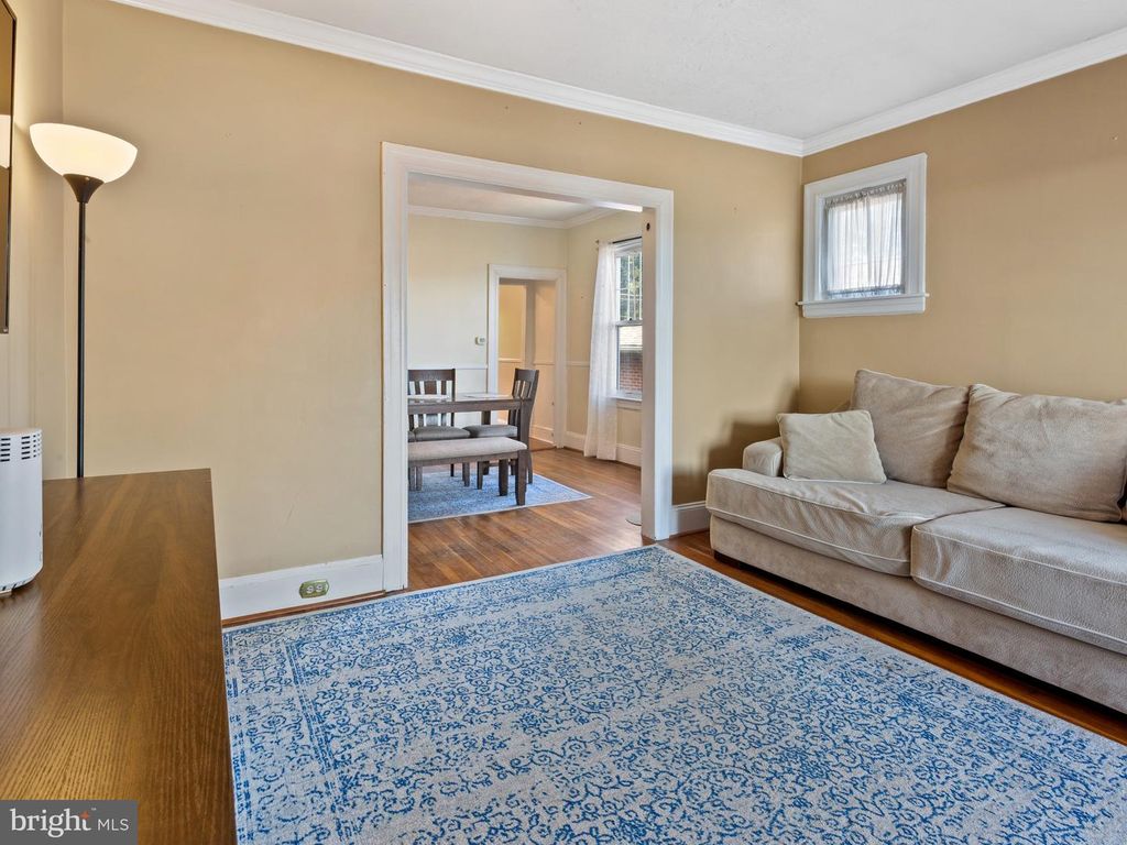 Image 5 of property listing at 2955 EDGEWOOD AVE, Parkville, MD 21234