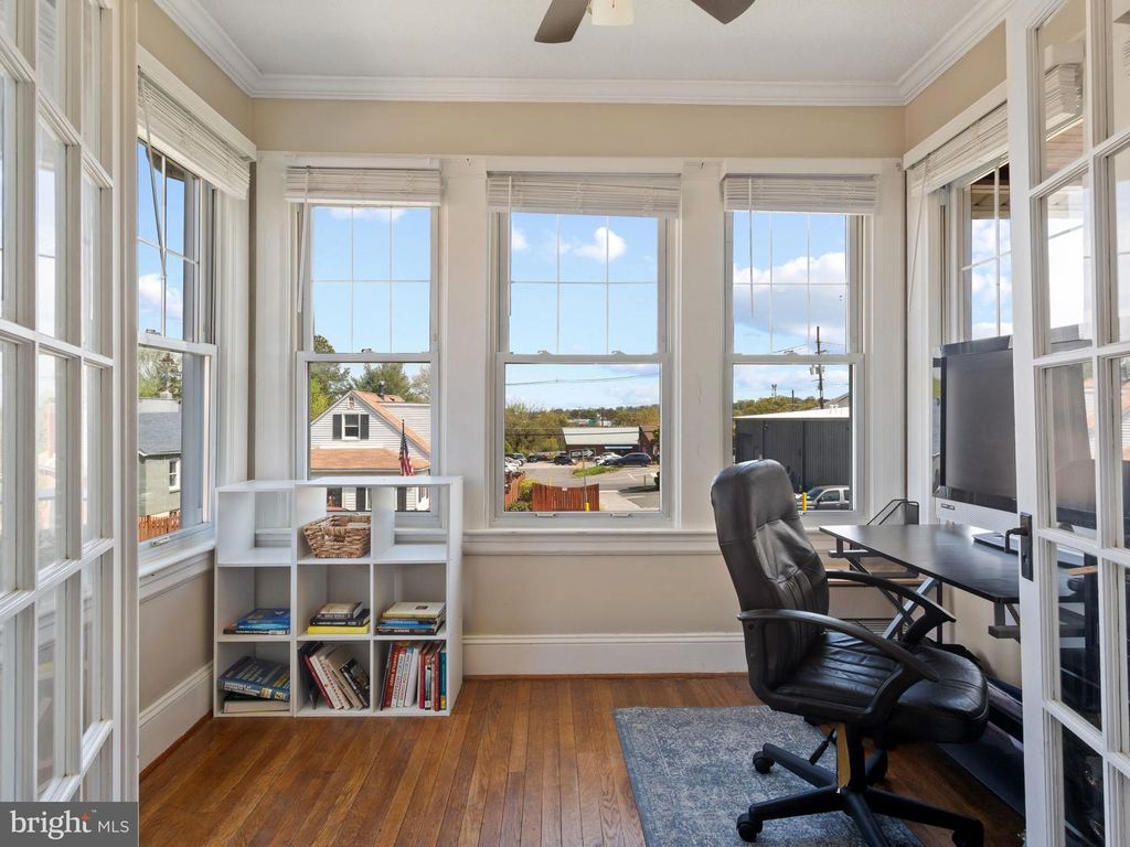 Image 7 of property listing at 2955 EDGEWOOD AVE, Parkville, MD 21234