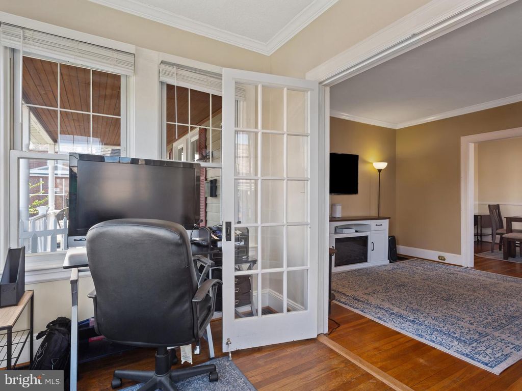 Image 8 of property listing at 2955 EDGEWOOD AVE, Parkville, MD 21234