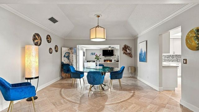 1 WYCLIFF Road, Palm Beach Gardens, FL 33418