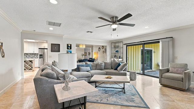 1 WYCLIFF Road, Palm Beach Gardens, FL 33418