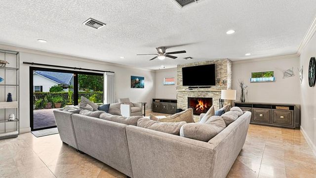 1 WYCLIFF Road, Palm Beach Gardens, FL 33418