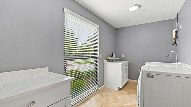 1 WYCLIFF Road, Palm Beach Gardens, FL 33418