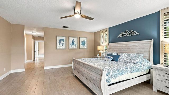 1 WYCLIFF Road, Palm Beach Gardens, FL 33418