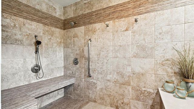 1 WYCLIFF Road, Palm Beach Gardens, FL 33418