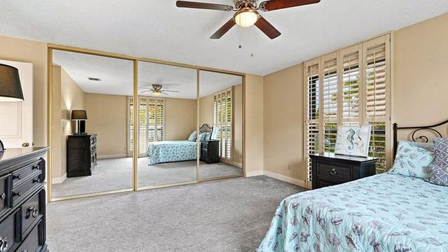 1 WYCLIFF Road, Palm Beach Gardens, FL 33418