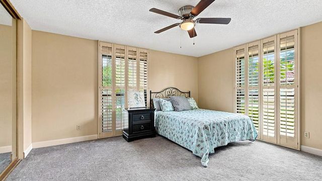 1 WYCLIFF Road, Palm Beach Gardens, FL 33418