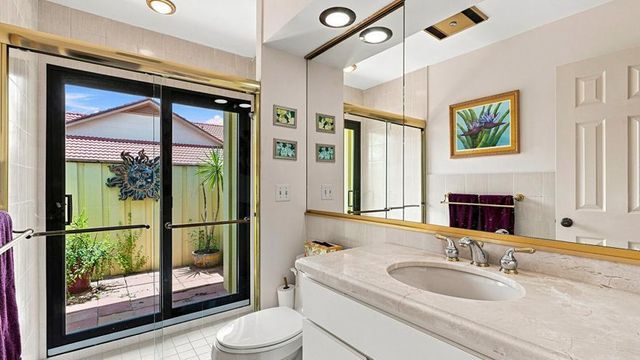 1 WYCLIFF Road, Palm Beach Gardens, FL 33418