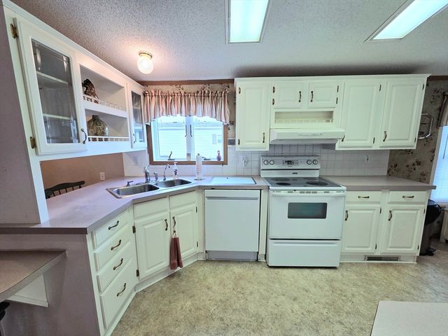 111 Festival Circle, Chicopee, MA 01020