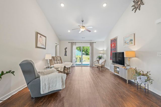 1527 Heirloom Dr., Conway, SC 29527