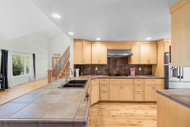 107 N 1st Street, Talent, OR 97540
