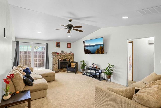107 N 1st Street, Talent, OR 97540