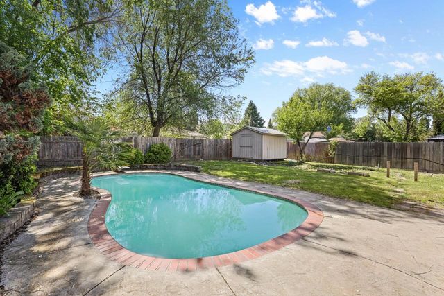 107 N 1st Street, Talent, OR 97540