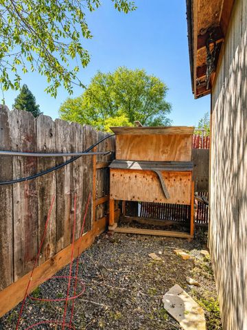 107 N 1st Street, Talent, OR 97540