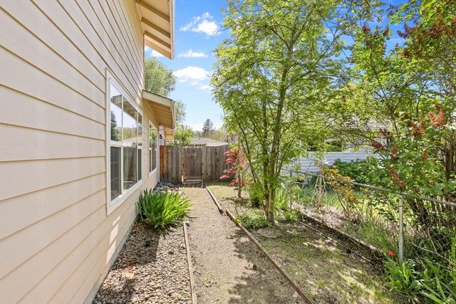 107 N 1st Street, Talent, OR 97540