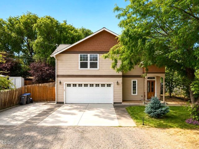107 N 1st Street, Talent, OR 97540