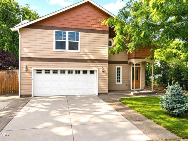 107 N 1st Street, Talent, OR 97540