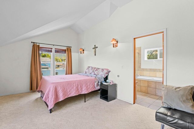 107 N 1st Street, Talent, OR 97540