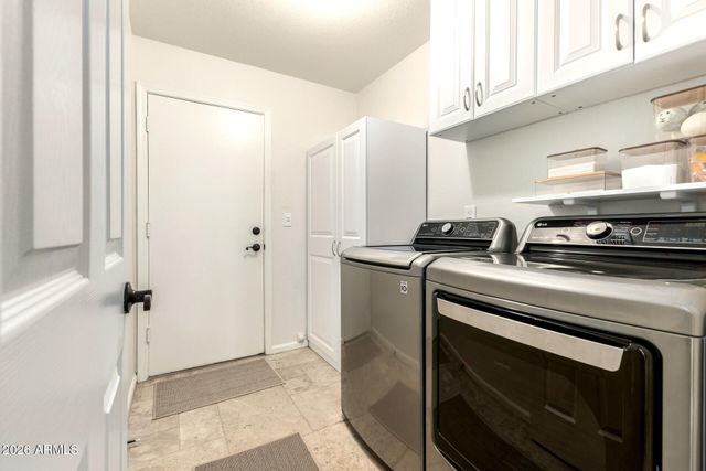 3827 E GLENHAVEN Drive, Phoenix, AZ 85048