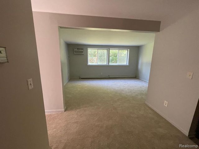 7460 Central St Apt 3, Westland, MI 48185