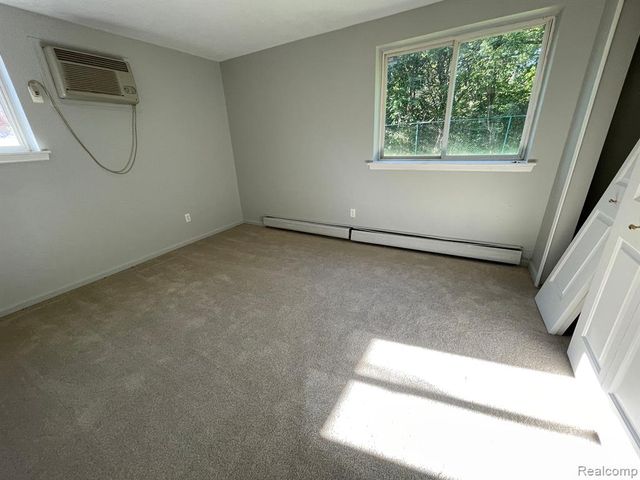 7460 Central St Apt 3, Westland, MI 48185