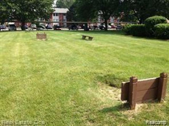 7460 Central St Apt 3, Westland, MI 48185