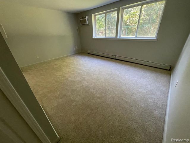 7460 Central St Apt 3, Westland, MI 48185