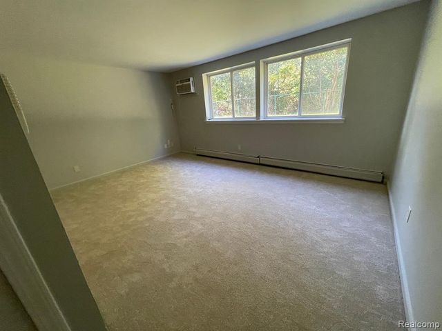 7460 Central St Apt 3, Westland, MI 48185