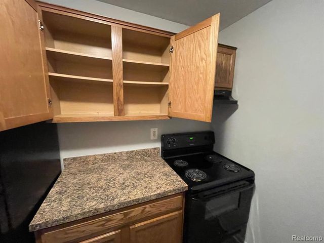 7460 Central St Apt 3, Westland, MI 48185