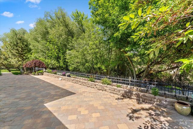 4868 W Rosslare Dr, Eagle, ID 83616