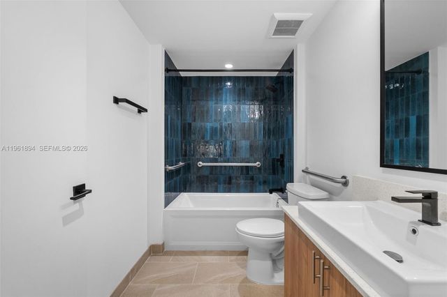 650 SW 1st St 102, Miami, FL 33130