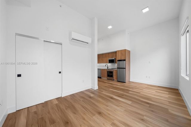 650 SW 1st St 102, Miami, FL 33130