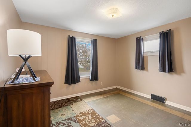 352 Roxford Road North, Salina, NY 13208