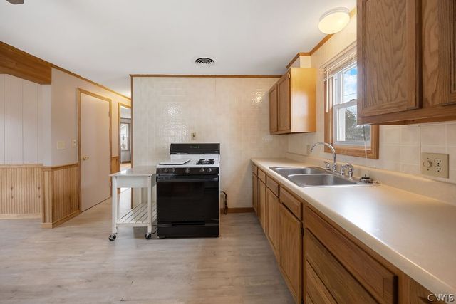 352 Roxford Road North, Salina, NY 13208